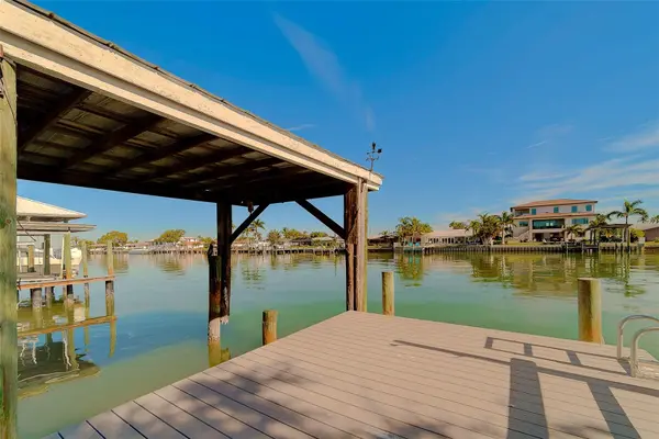 207 MIDWAY IS, Clearwater Beach, FL 33767
