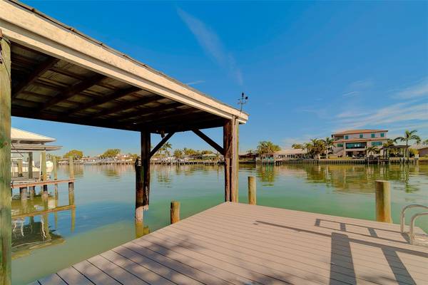 207 MIDWAY IS, Clearwater Beach, FL 33767