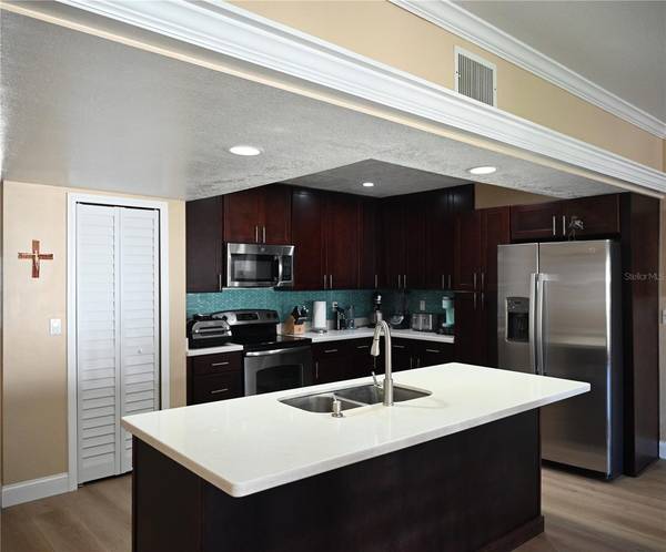 9215 CAPTIVA CIR, St Pete Beach, FL 33706