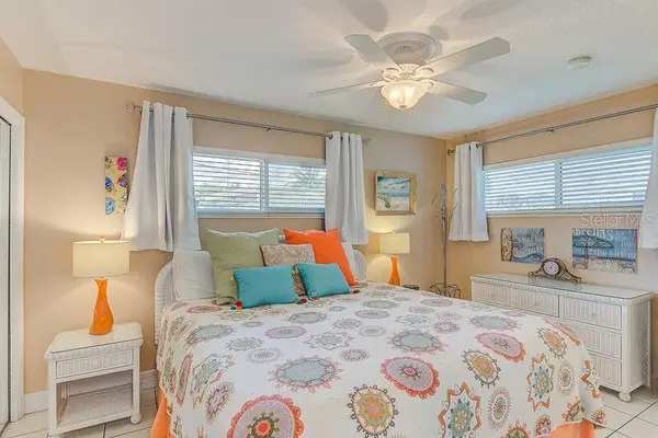 6020 MIDNIGHT PASS RD #1, Sarasota, FL 34242