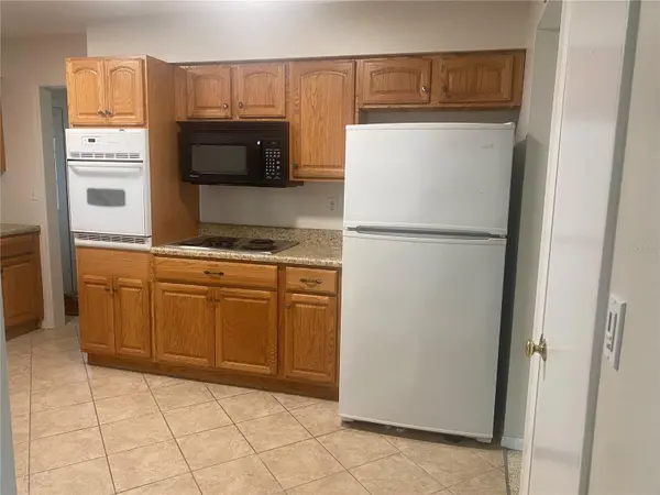 1001 AUGUSTA DR, Sun City Center, FL 33573