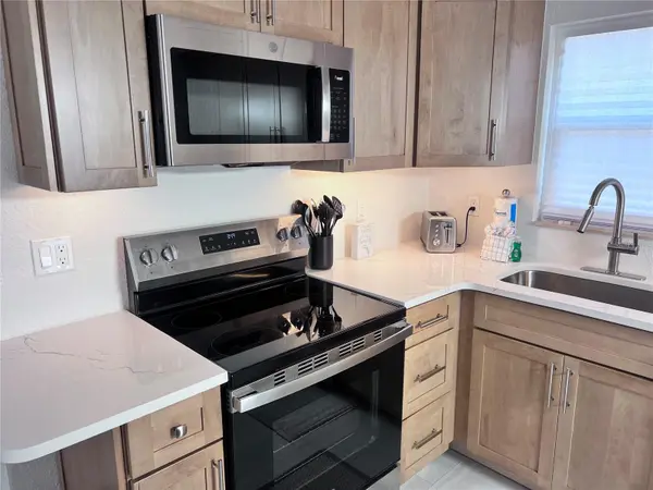 6154 MIDNIGHT PASS RD #B06, Sarasota, FL 34242
