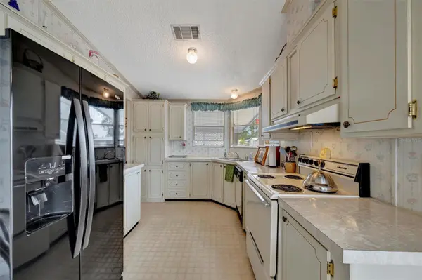 106 N SAINT GEORGE CIR, Apollo Beach, FL 33572
