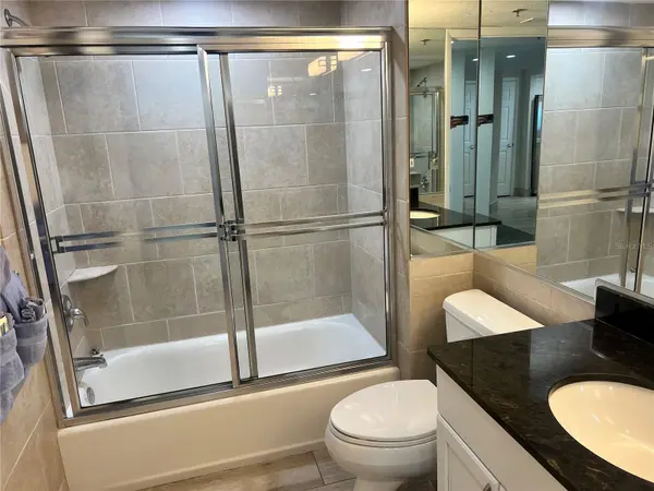 1001 POINT OF ROCKS RD #512, Sarasota, FL 34242