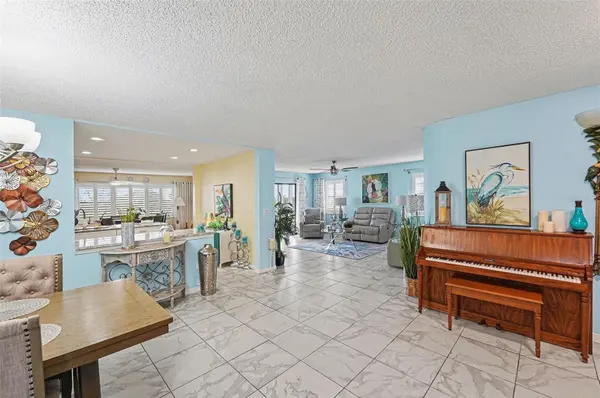 8198 TERRACE GARDEN DR N #411, St Petersburg, FL 33709