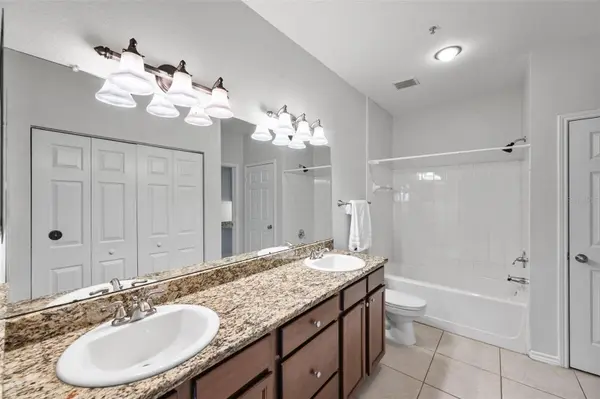 4305 BAYSIDE VILLAGE DR #202, Tampa, FL 33615