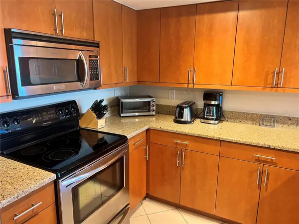 1001 POINT OF ROCKS RD #412, Sarasota, FL 34242