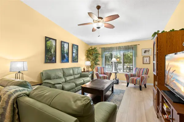 1013 CARAVEL CT, Tarpon Springs, FL 34689