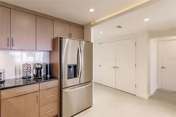 1200 E PEPPERTREE LN #402, Sarasota, FL 34242