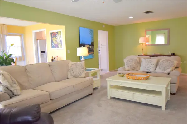 121 FERNWOOD CIR #121, Seminole, FL 33777