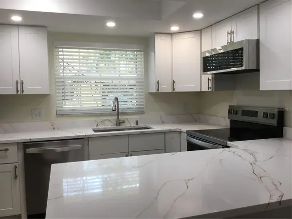 44 COUNTRY CLUB DR #44, Largo, FL 33771