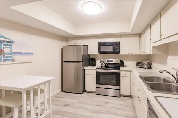1055 W PEPPERTREE DR #506AA, Sarasota, FL 34242