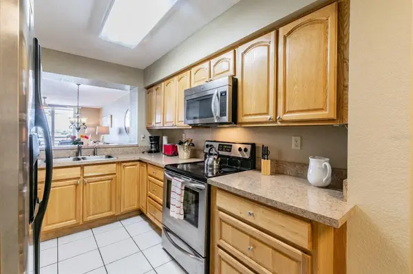 5701 BAHIA DEL MAR CIR #403, St Petersburg, FL 33715