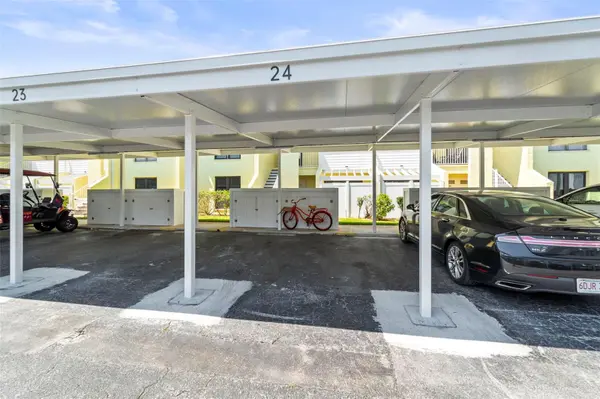 1 WINDRUSH BLVD #24, Indian Rocks Beach, FL 33785