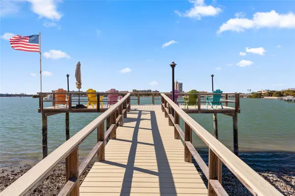 1898 SHORE DR S #319, South Pasadena, FL 33707