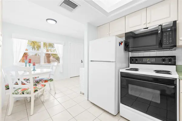 11720 PARK BLVD #302, Seminole, FL 33772