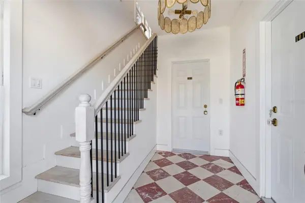 326 6TH AVE N, St Petersburg, FL 33701