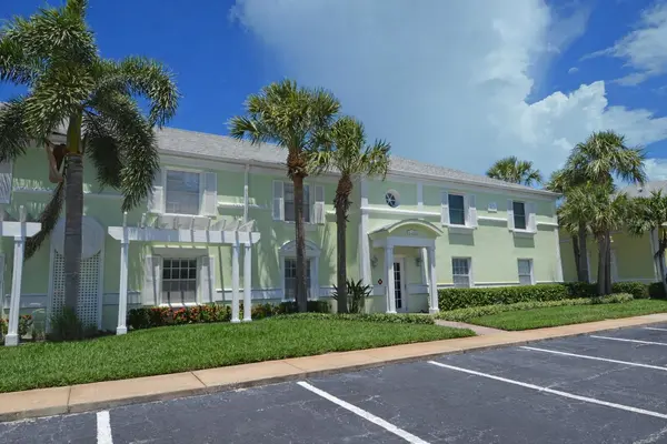5245 COQUINA KEY DR SE #D, St Petersburg, FL 33705