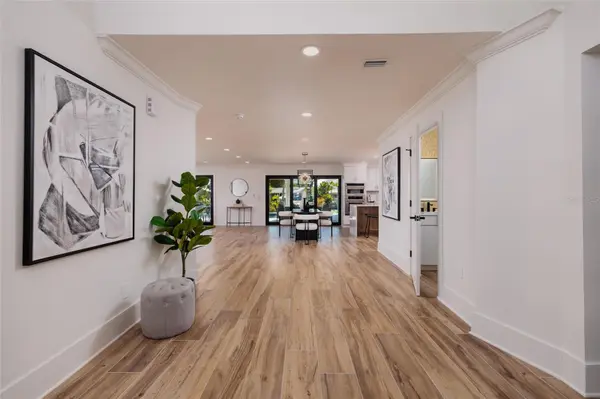 2032 KANSAS AVE NE, St Petersburg, FL 33703