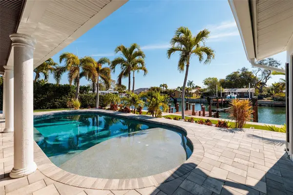 2032 KANSAS AVE NE, St Petersburg, FL 33703