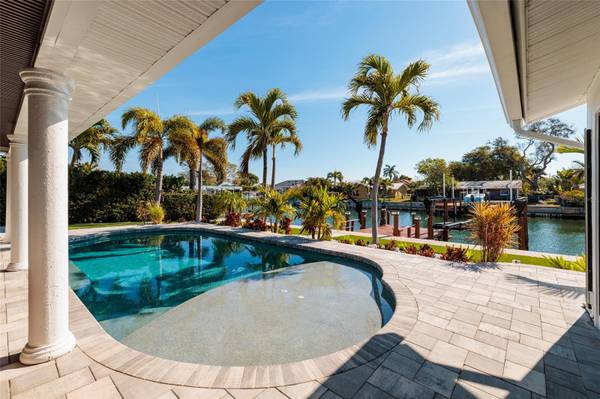 2032 KANSAS AVE NE, St Petersburg, FL 33703