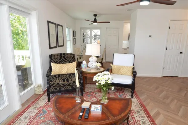 5048 BEACH DR SE #F, St Petersburg, FL 33705