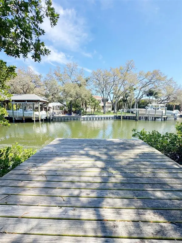 5104 W SAN JOSE ST, Tampa, FL 33629