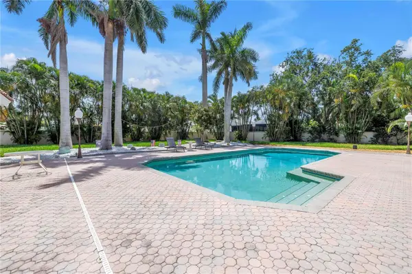 4930 SANDPIPER LN S, St Petersburg, FL 33711