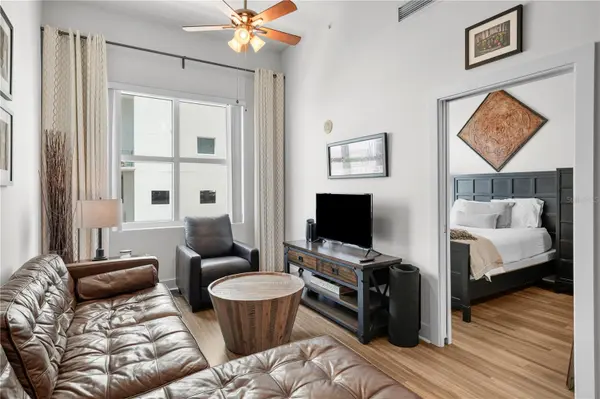 1120 E KENNEDY BLVD #827, Tampa, FL 33602