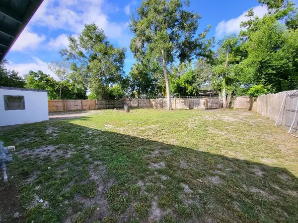 995 EMERALD DR, Mount Dora, FL 32757