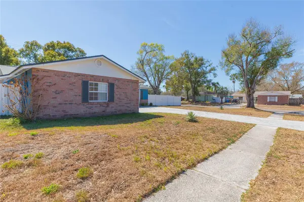 2307 LINCOLN CT, Brandon, FL 33510