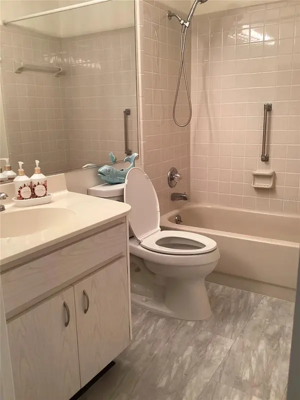 2512 LANCASTER DR #2512, Sun City Center, FL 33573
