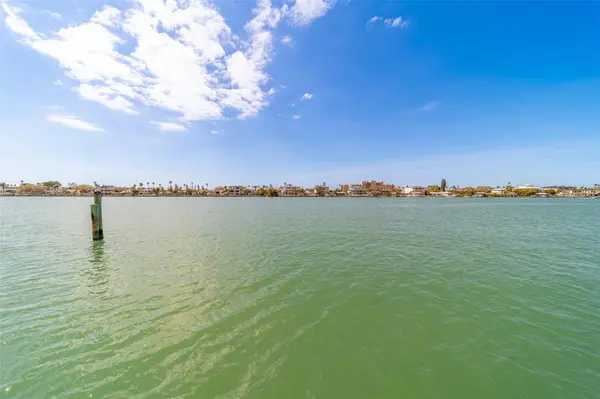 824 ISLAND WAY, Clearwater Beach, FL 33767