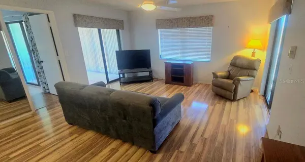 1001 TARTAN DR #302, Palm Harbor, FL 34684