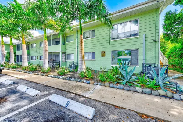 1329 DREW ST #11, Clearwater, FL 33755