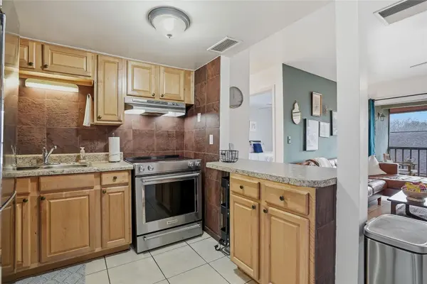 8602 CHAMPLAIN CT #90, Tampa, FL 33614
