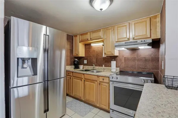 8602 CHAMPLAIN CT #90, Tampa, FL 33614