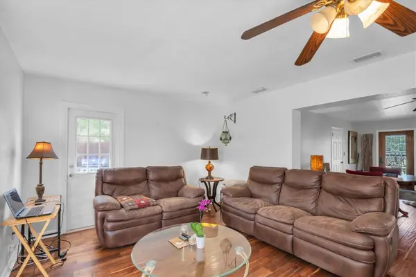 1700 74TH AVE N, St Petersburg, FL 33702