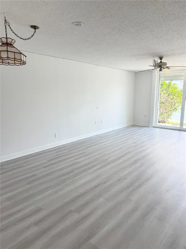 7425 BAY ISLAND DR S #103, South Pasadena, FL 33707