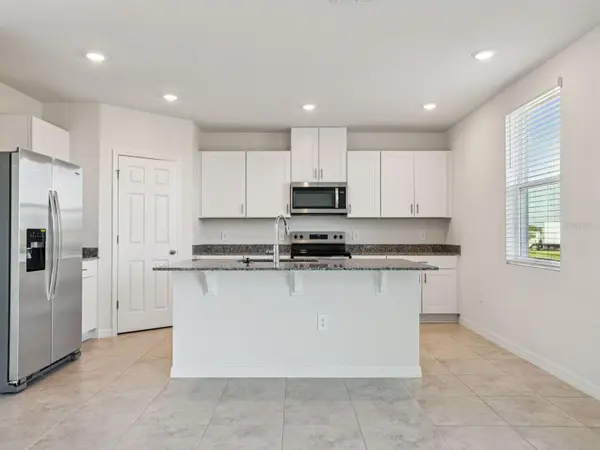 799 SUNSHOWER DR, Lady Lake, FL 32159
