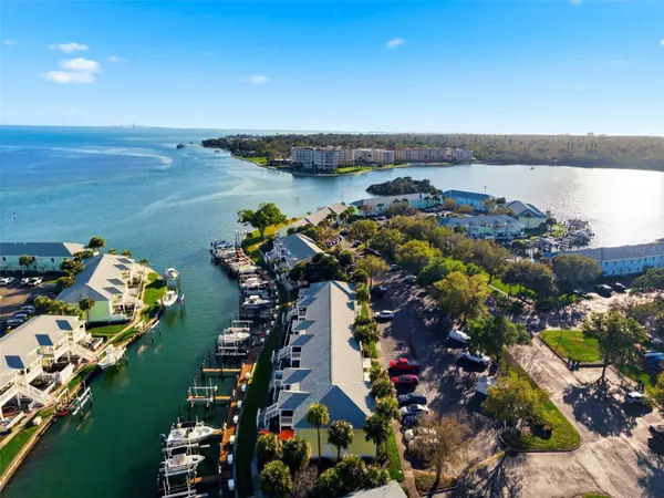 5174 BEACH DR SE #D, St Petersburg, FL 33705