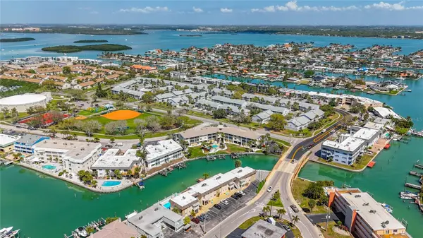 184 117TH AVE #2, Treasure Island, FL 33706