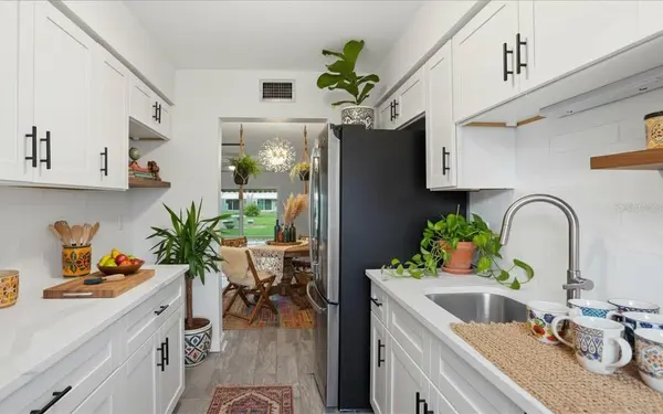 6927 PLACE DE LA PAIX #6927, St Petersburg, FL 33707
