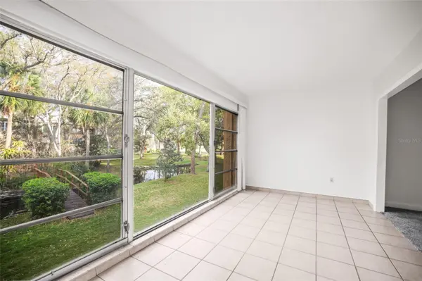 225 COUNTRY CLUB DR #D237, Largo, FL 33771