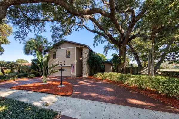13703 OAK FOREST BLVD N, Seminole, FL 33776