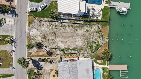 27 DOLPHIN DR, Treasure Island, FL 33706