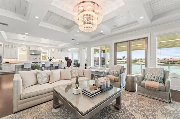 19 BAYFRONT CT S, St Petersburg, FL 33711