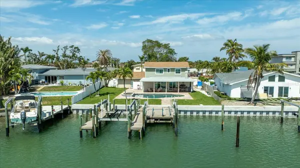 7886 9TH AVE S, St Petersburg, FL 33707