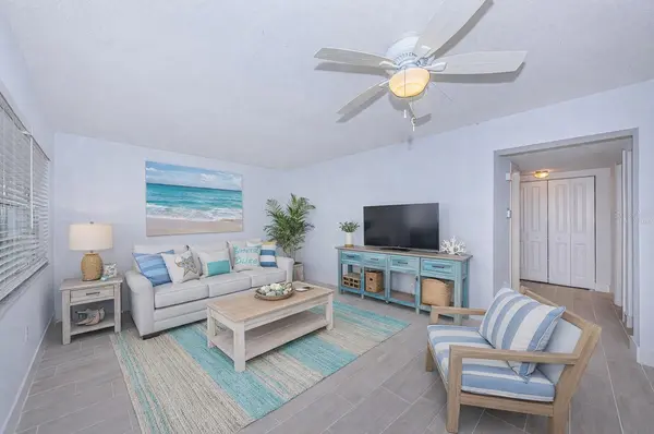 4700 COVE CIR #110, St Petersburg, FL 33708