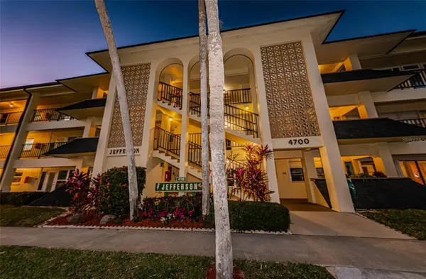 4700 COVE CIR #110, St Petersburg, FL 33708
